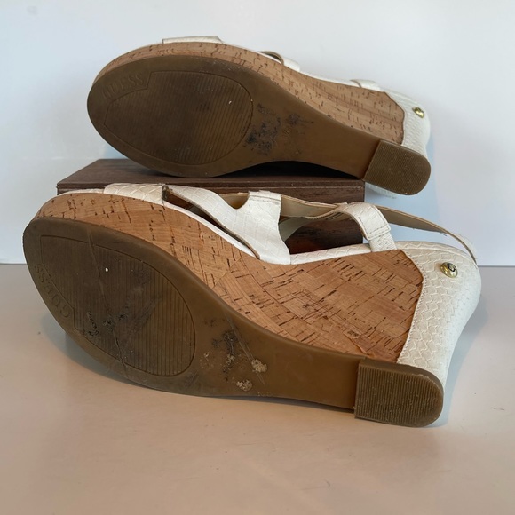 Guess Harlea size 8.5 White Snake Skin Embossed Cork Wedge Heels - Picture 6 of 7